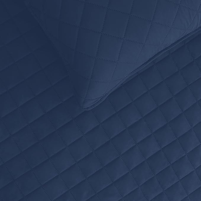 Easy-Going King Size Reversible Quilt Set with 1 Quilt and 2 Pillow Shams, Soft Bed Quilt Cover, Water Resistant Lightweight Microfiber Bedspread, Stain Resistant, Dark Blue/Light Blue