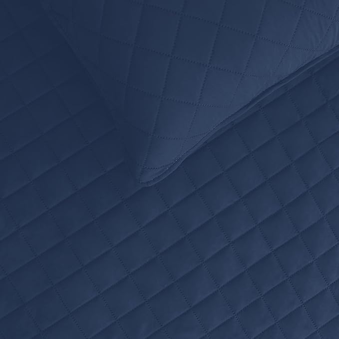 Easy-Going Twin Size Reversible Quilt Set with 1 Quilt and 1 Pillow Sham, Soft Bed Quilt Cover, Water Resistant Lightweight Microfiber Bedspread, Stain Resistant, Dark Blue/Light Blue