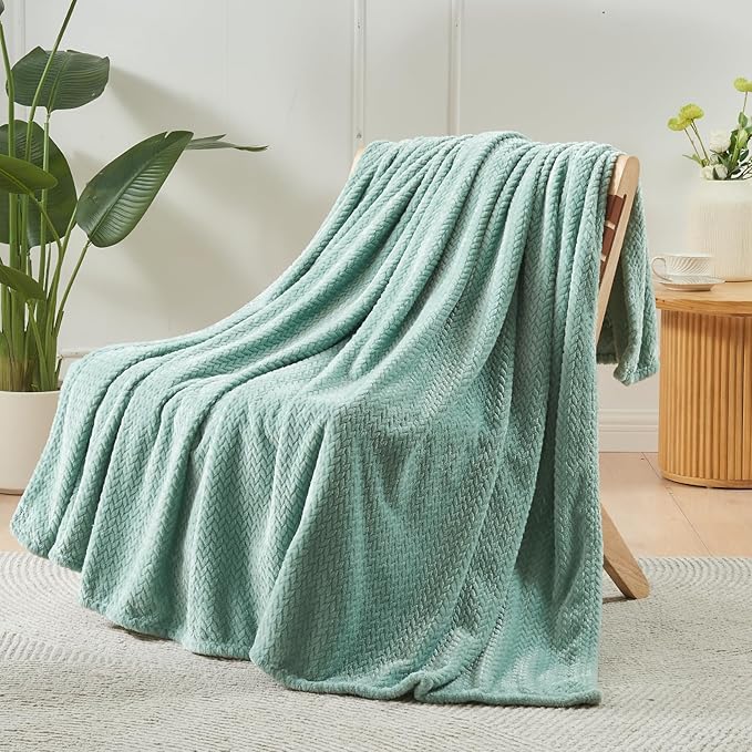 NEWCOSPLAY Super Soft King Blanket New Sage Green Premium Silky Flannel Fleece Leaves Pattern Lightweight Bed Blanket All Season Use (New Sage Green, King(90"x110"))