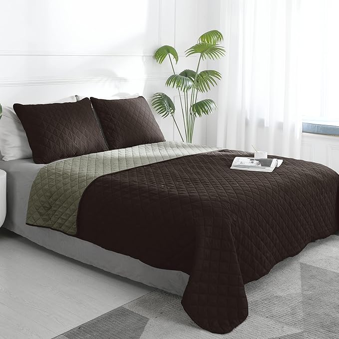 Easy-Going Full/Queen Size Reversible Quilt Set with 1 Quilt and 2 Pillow Shams, Soft Bed Quilt Cover, Water Resistant Lightweight Microfiber Bedspread, Stain Resistant, Chocolate/Beige