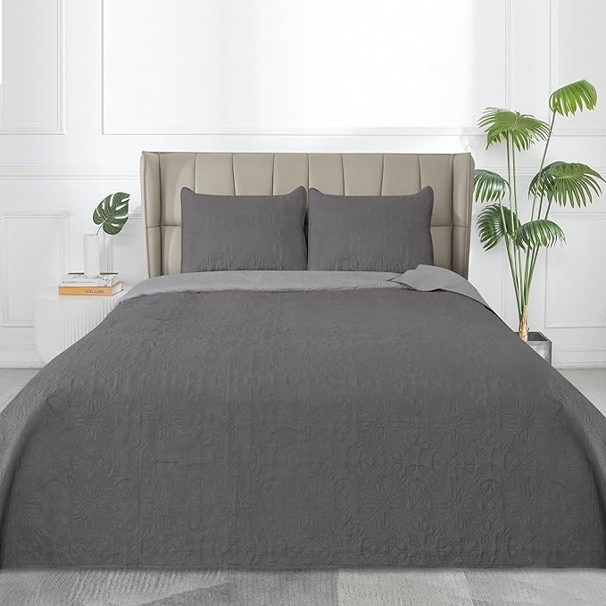 Easy-Going Full/Queen Size Reversible Quilt Set with 1 Quilt and 2 Pillow Shams, Soft Bed Quilt Cover, Water Resistant Lightweight Microfiber Bedspread, Stain Resistant, Damask-Gray/Light Gray
