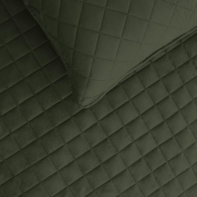 Easy-Going California King Size Reversible Quilt Set with 1 Quilt and 2 Pillow Shams, Soft Bed Quilt Cover, Water Resistant Lightweight Microfiber Bedspread, Stain Resistant, Army Green/Beige