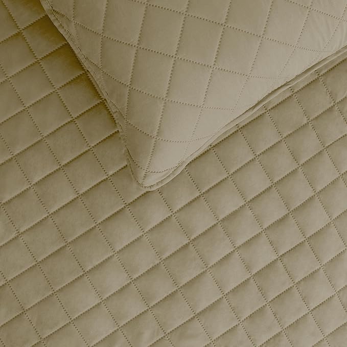 Easy-Going King Size Reversible Quilt Set with 1 Quilt and 2 Pillow Shams, Soft Bed Quilt Cover, Water Resistant Lightweight Microfiber Bedspread, Stain Resistant, Beige/Beige