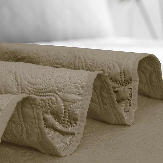 Easy-Going King Size Reversible Quilt Set with 1 Quilt and 2 Pillow Shams, Soft Bed Quilt Cover, Water Resistant Lightweight Microfiber Bedspread, Stain Resistant, Damask-Beige/Beige