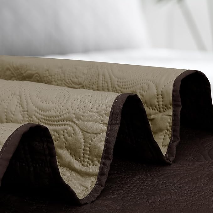 Easy-Going King Size Reversible Quilt Set with 1 Quilt and 2 Pillow Shams, Soft Bed Quilt Cover, Water Resistant Lightweight Microfiber Bedspread, Stain Resistant, Damask-Chocolate/Beige