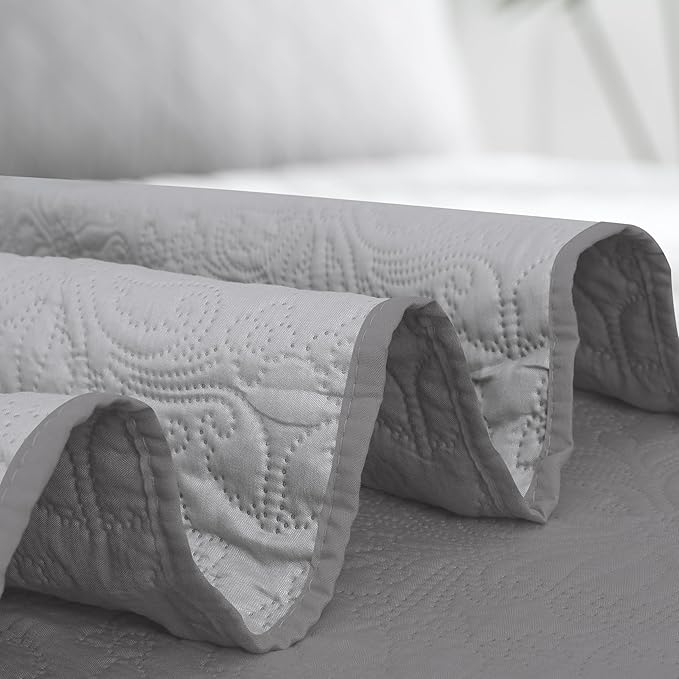 Easy-Going Full/Queen Size Reversible Quilt Set with 1 Quilt and 2 Pillow Shams, Soft Bed Quilt Cover, Water Resistant Lightweight Microfiber Bedspread, Stain Resistant, Damask-Gray/Light Gray