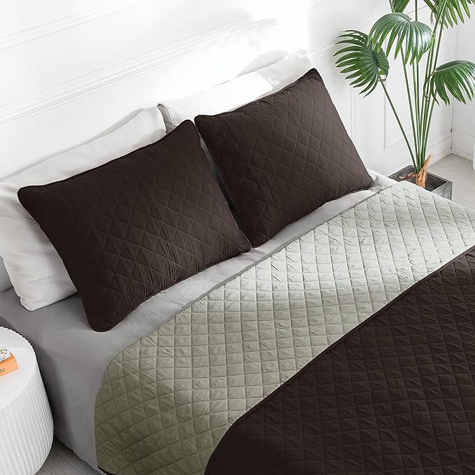 Easy-Going Full/Queen Size Reversible Quilt Set with 1 Quilt and 2 Pillow Shams, Soft Bed Quilt Cover, Water Resistant Lightweight Microfiber Bedspread, Stain Resistant, Chocolate/Beige