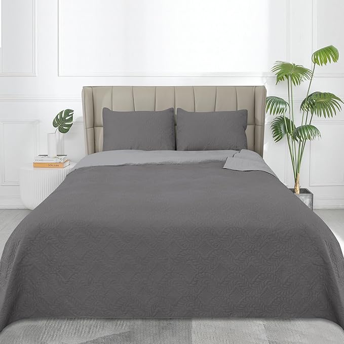 Easy-Going Full/Queen Size Reversible Quilt Set with 1 Quilt and 2 Pillow Shams, Soft Bed Quilt Cover, Water Resistant Lightweight Microfiber Bedspread, Stain Resistant, Olive Leaf-Gray/Light Gray