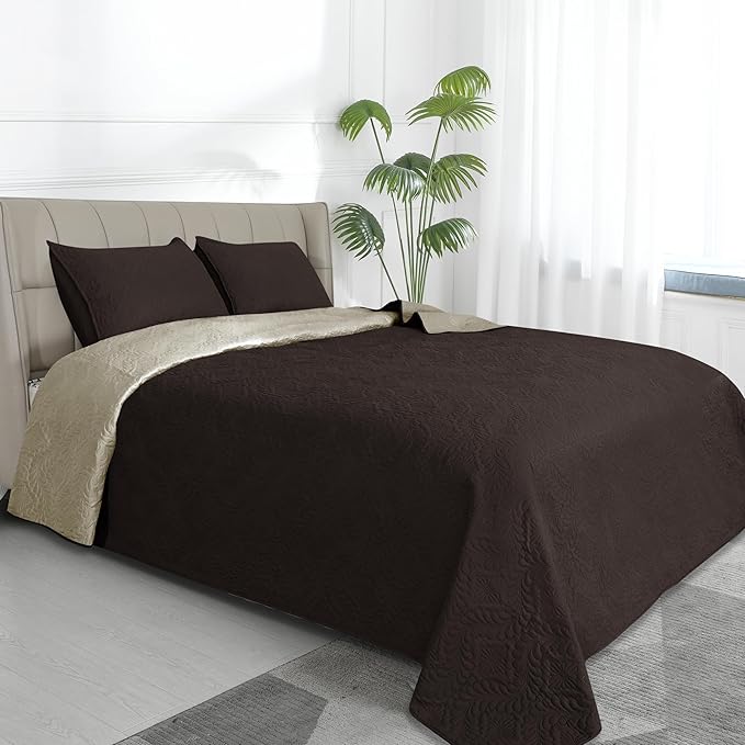 Easy-Going Full/Queen Size Reversible Quilt Set with 1 Quilt and 2 Pillow Shams, Soft Bed Quilt Cover, Water Resistant Lightweight Bedspread, Stain Resistant, Olive Leaf-Chocolate/Beige