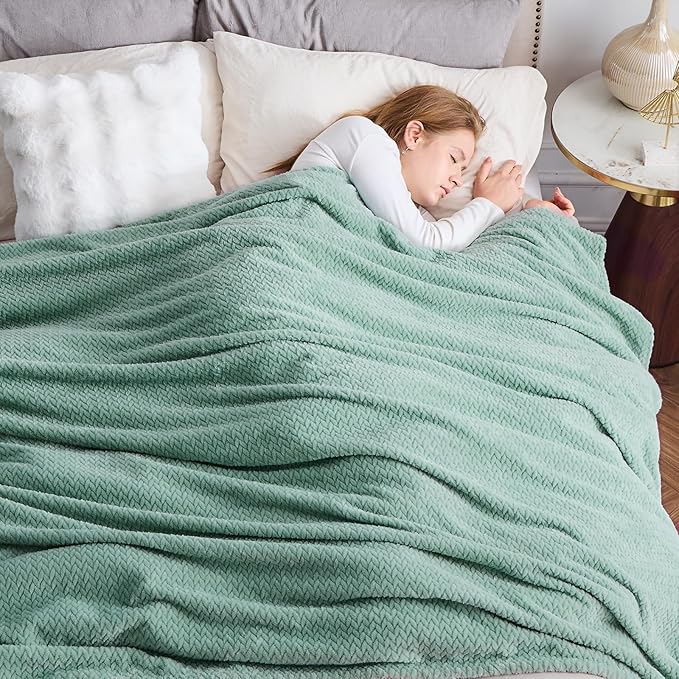 NEWCOSPLAY Super Soft King Blanket New Sage Green Premium Silky Flannel Fleece Leaves Pattern Lightweight Bed Blanket All Season Use (New Sage Green, King(90"x110"))