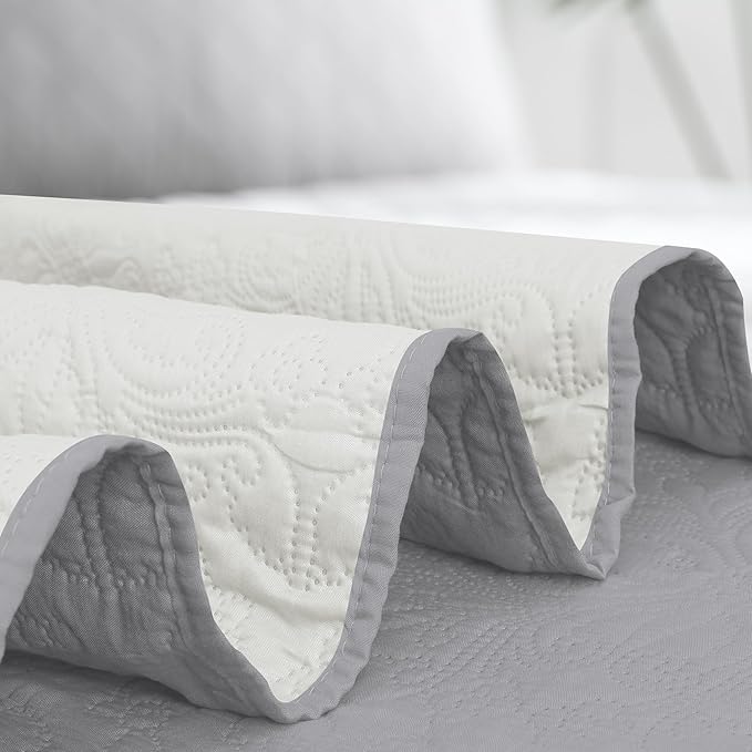 Easy-Going King Size Reversible Quilt Set with 1 Quilt and 2 Pillow Shams, Soft Bed Quilt Cover, Water Resistant Lightweight Microfiber Bedspread, Stain Resistant, Damask-Light Gray/Ivory