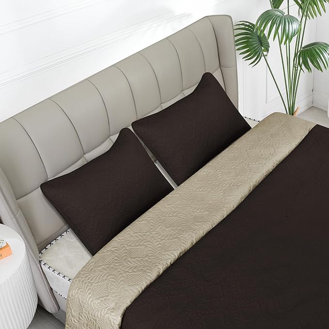 Easy-Going Full/Queen Size Reversible Quilt Set with 1 Quilt and 2 Pillow Shams, Soft Bed Quilt Cover, Water Resistant Lightweight Bedspread, Stain Resistant, Olive Leaf-Chocolate/Beige