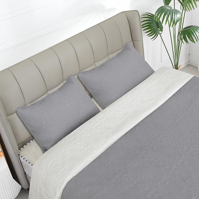 Easy-Going King Size Reversible Quilt Set with 1 Quilt and 2 Pillow Shams, Soft Bed Quilt Cover, Water Resistant Lightweight Microfiber Bedspread, Stain Resistant, Damask-Light Gray/Ivory