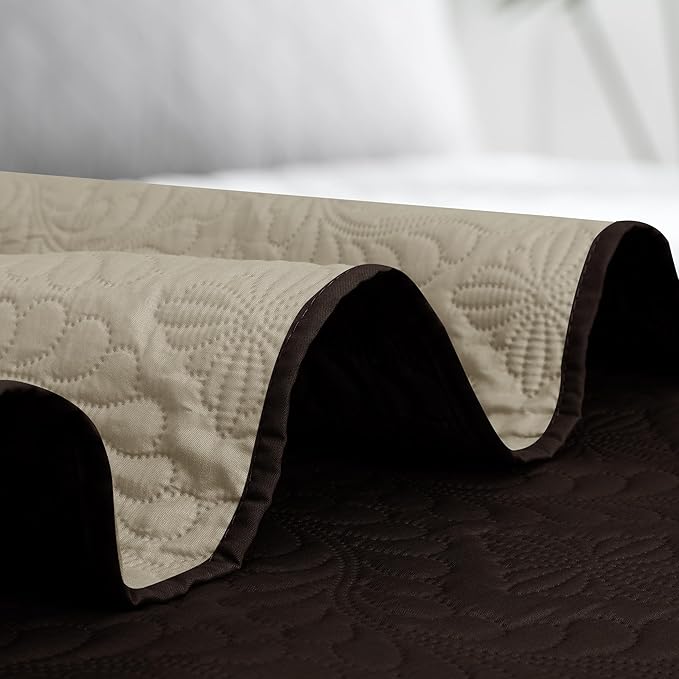 Easy-Going Full/Queen Size Reversible Quilt Set with 1 Quilt and 2 Pillow Shams, Soft Bed Quilt Cover, Water Resistant Lightweight Bedspread, Stain Resistant, Olive Leaf-Chocolate/Beige