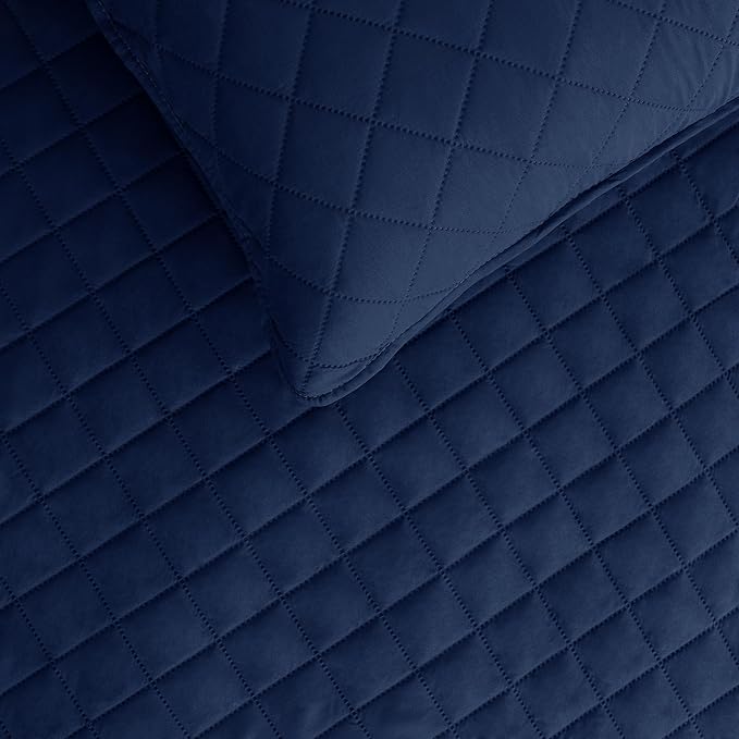 Easy-Going Twin Size Reversible Quilt Set with 1 Quilt and 1 Pillow Sham, Soft Bed Quilt Cover, Water Resistant Lightweight Microfiber Bedspread, Stain Resistant, Navy/Ivory