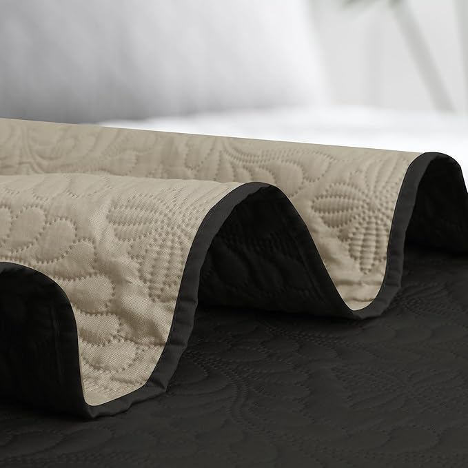 Easy-Going King Size Reversible Quilt Set with 1 Quilt and 2 Pillow Shams, Soft Bed Quilt Cover, Water Resistant Lightweight Microfiber Bedspread, Stain Resistant, Olive Leaf-Black/Beige