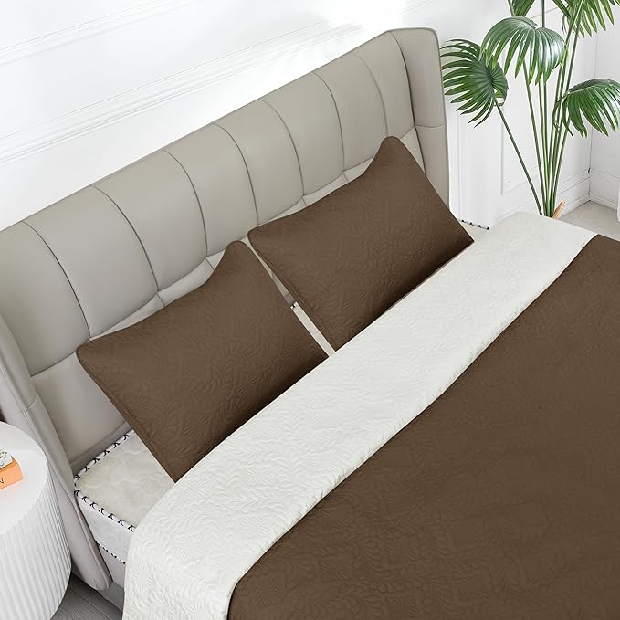 Easy-Going Twin Size Reversible Quilt Set with 1 Quilt and 1 Pillow Sham, Soft Bed Quilt Cover, Water Resistant Lightweight Microfiber Bedspread, Stain Resistant, Olive Leaf-Camel/Ivory