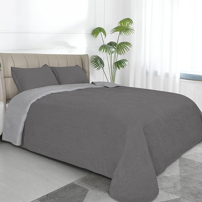 Easy-Going Full/Queen Size Reversible Quilt Set with 1 Quilt and 2 Pillow Shams, Soft Bed Quilt Cover, Water Resistant Lightweight Microfiber Bedspread, Stain Resistant, Damask-Gray/Light Gray