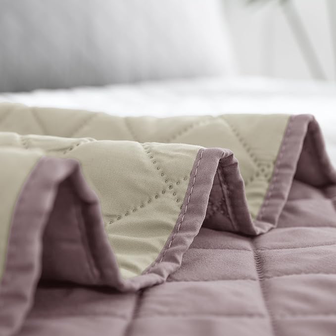 Easy-Going King Size Reversible Quilt Set with 1 Quilt and 2 Pillow Shams, Soft Bed Quilt Cover, Water Resistant Lightweight Microfiber Bedspread, Stain Resistant, Pink/Beige