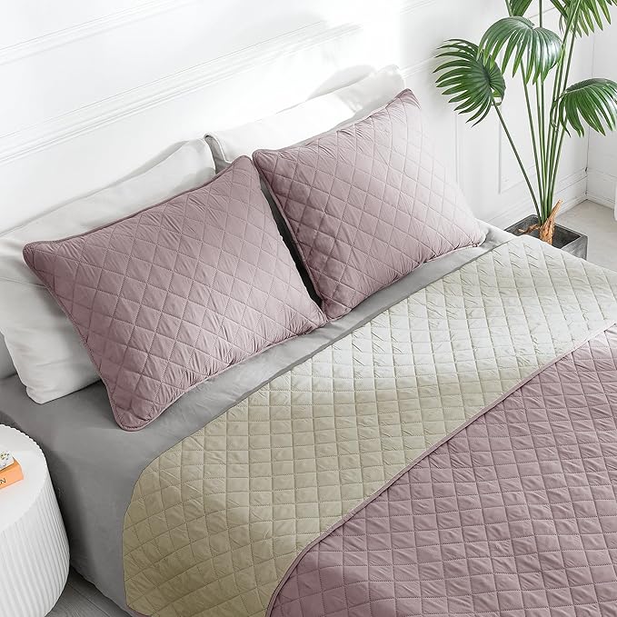 Easy-Going King Size Reversible Quilt Set with 1 Quilt and 2 Pillow Shams, Soft Bed Quilt Cover, Water Resistant Lightweight Microfiber Bedspread, Stain Resistant, Pink/Beige