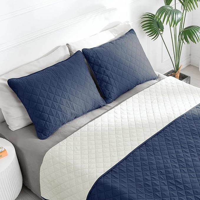 Easy-Going Twin Size Reversible Quilt Set with 1 Quilt and 1 Pillow Sham, Soft Bed Quilt Cover, Water Resistant Lightweight Microfiber Bedspread, Stain Resistant, Navy/Ivory
